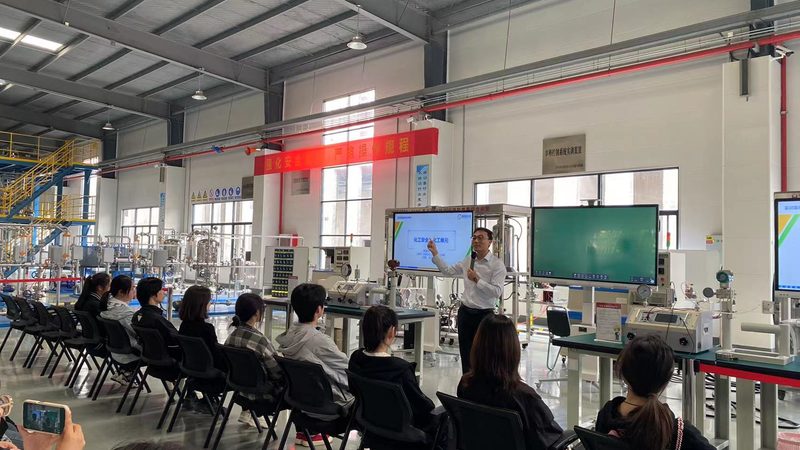 高分子材料与金属材料：热膨胀系数差异解析